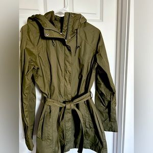 Columbia shell, size small